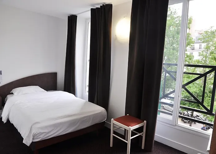 Hotel De La Tour Parigi